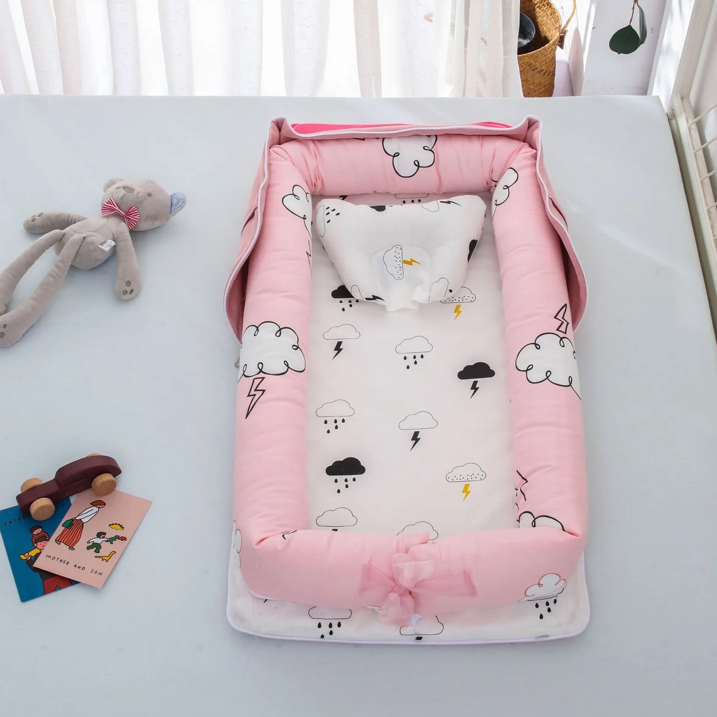 Foldable baby bed,